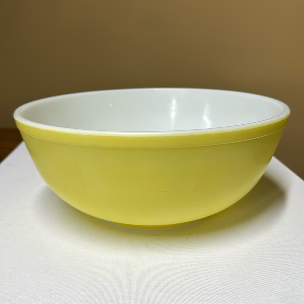 Pyrex primary colored yellow bowl